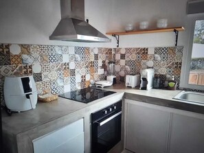 Fridge, microwave, oven, stovetop - Farmhouse Melo (Lagoa)