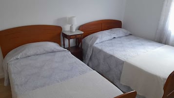 2 bedrooms, iron/ironing board, travel cot, WiFi