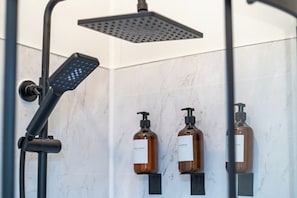 Comfort Apartment | Bathroom