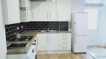 Family Apartment | Private kitchen | Microwave, oven, stovetop, electric kettle