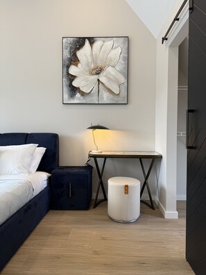 3 bedrooms, desk, iron/ironing board, travel cot - 【New】Luxury retreat*private hot tub* Best Mtn view* AC *3BD Suites*Walk to DT (Canmore)