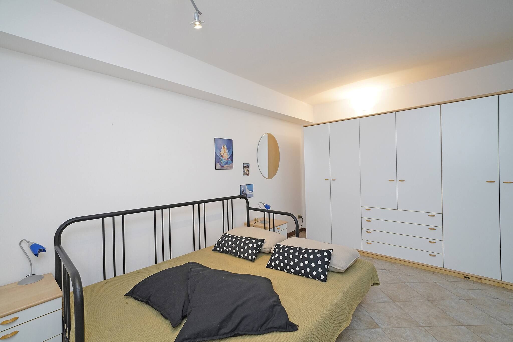 1 bedroom, bed sheets