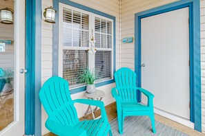 Terrace/patio - Beautiful condo near ocean with pool, fast WiFi, central AC & washer/dryer (Lewes)