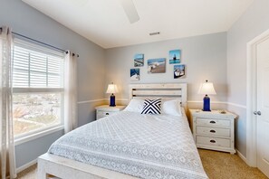 2 bedrooms, iron/ironing board, Internet, bed sheets - Beautiful condo near ocean with pool, fast WiFi, central AC & washer/dryer (Lewes)