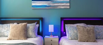 Splendid Bungalow w Game Room near  Stanford  Meta IKEA in Menlo Park