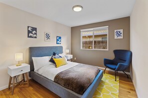 4 slaapkamers, een strijkplank/strijkijzer, reisbedje, gratis wifi