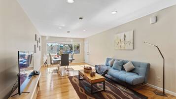 智能电视、电子游戏