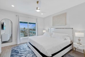 5 bedrooms, desk, iron/ironing board, travel cot