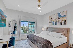5 bedrooms, desk, iron/ironing board, travel crib
