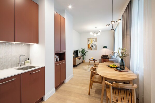 Luxury Apartment, 1 Queen Bed with Sofa bed, Kitchen | Private kitchen | Electric kettle