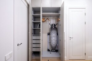1 bedroom, iron/ironing board, free WiFi