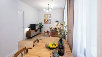 Luxury Apartment, 1 Queen Bed with Sofa bed, Kitchen | Living area
