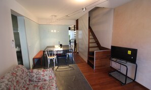 Vila, 3 quartos, vista para o jardim | Sala de estar