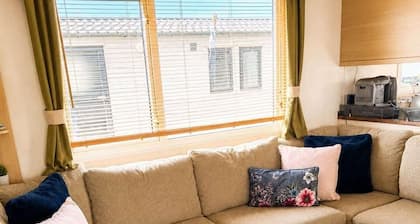 Caravan Meg Sleeps 6 With Free Parking