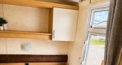 Caravan Meg Sleeps 6 With Free Parking