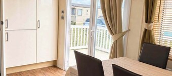 Caravan Meg Sleeps 6 With Free Parking