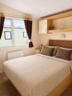 Unclassified image, 4 of 10, button - Caravan Meg Sleeps 6 With Free Parking (Rhyl)