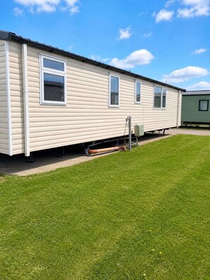 Unclassified image, 3 of 10, button - Caravan Meg Sleeps 6 With Free Parking (Rhyl)