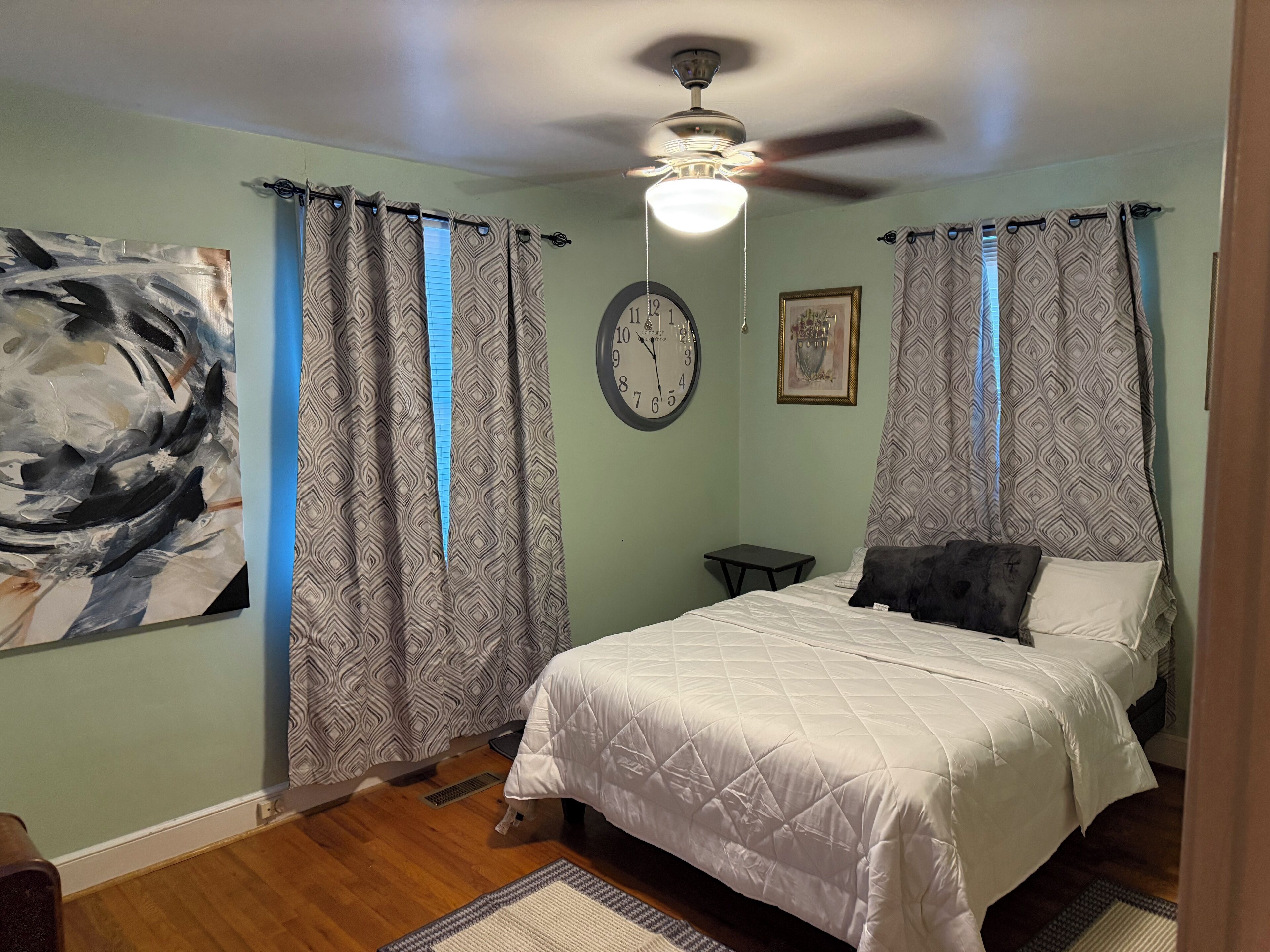 3 bedrooms, iron/ironing board, free WiFi, bed sheets