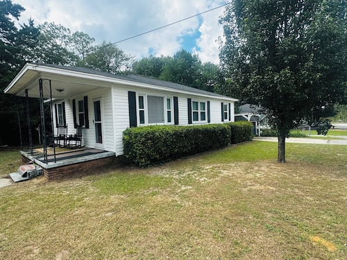 Cozy 3-bedroom Home in West Columbia located only 5 minutes from downtown vista.
