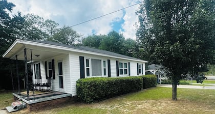Cozy 3-bedroom Home in West Columbia located only 5 minutes from downtown vista.
