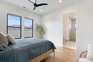 3 bedrooms, desk, iron/ironing board, travel crib