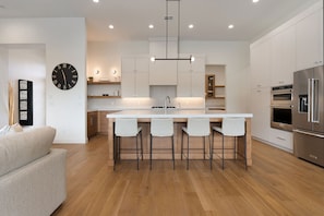 Fridge, microwave, oven, stovetop - Luxury Kanab Retreat | Near Zion & Bryce Canyon (Kanab)