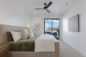 3 bedrooms, desk, iron/ironing board, travel cot - Luxury Kanab Townhome | Near Zion, Bryce & Grand Canyon (Kanab)