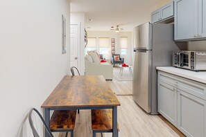 Interior - Renovated apartment with full kitchen, WIFI and close to beach (Corpus Christi)