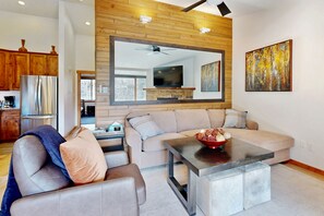 Télévision, cheminée