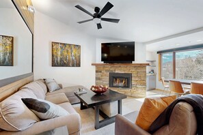 Télévision, cheminée