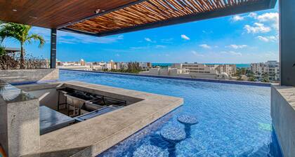 4th-floor resort apt with outdoor pools, pool spas, tennis, gym, & balcony