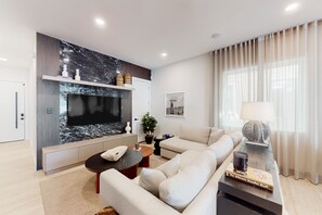 TV - Modern oasis with private pool, outdoor shower & contemporary interior (South Padre Island)