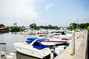 Marina - Golf course-front condo with pools, hot tub, tennis, & in-home washer/dryer (North Myrtle Beach)