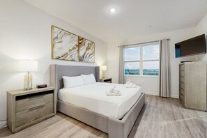 6 bedrooms, iron/ironing board, Internet, bed sheets