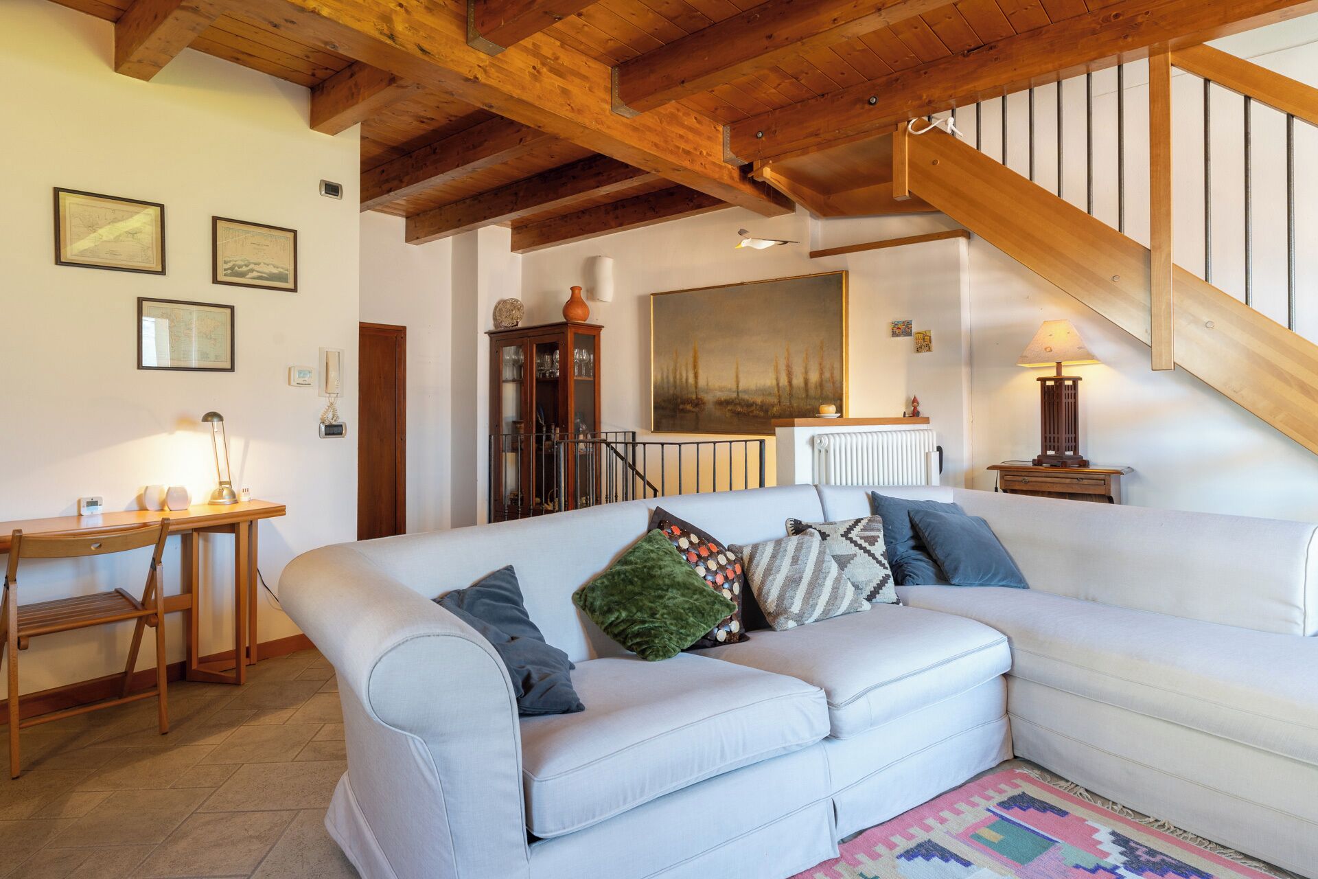 Smart-TV, Kamin, Stereoanlage