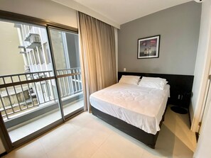 Estudio | Cortinas opacas, tabla de planchar con plancha, wifi gratis