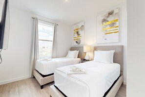 5 chambres, fer et planche à repasser, accès Internet, draps fournis