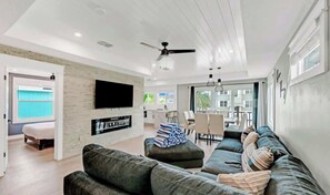 Télévision, cheminée