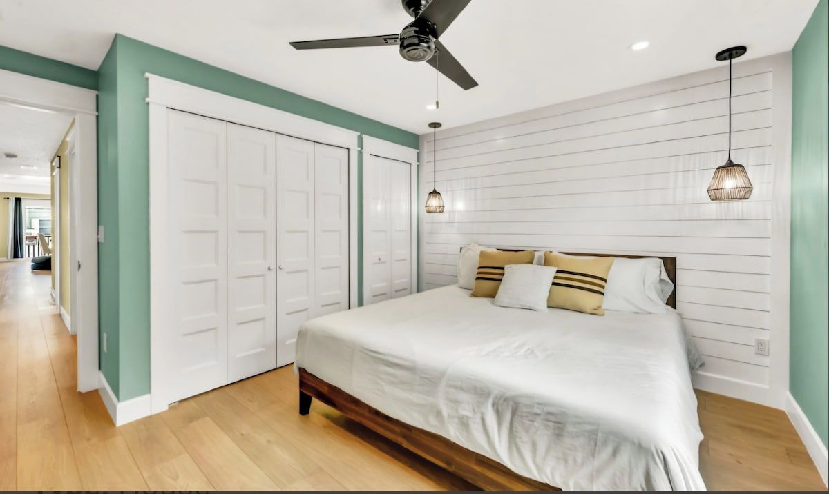 5 bedrooms, WiFi (free), bed sheets