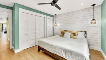 5 bedrooms, WiFi (free), bed sheets