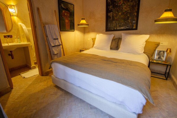 1 bedroom, free WiFi, bed sheets