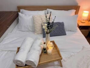 3 bedrooms, iron/ironing board, WiFi, bed sheets