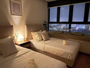 3 bedrooms, iron/ironing board, WiFi, bed sheets - 0%Tax Beachfront Seaview 2CarPark@6-10 px[Netflix] (Johor Bahru)