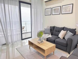 Living area - 0%Tax Beachfront Seaview 2CarPark@6-10 px[Netflix] (Johor Bahru)