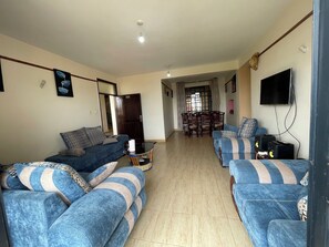 Apartment, Balcony, City View | Living area