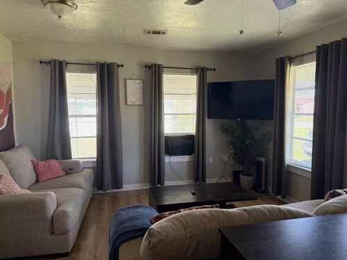 Furnished Cottage with Weekly Rentals Available