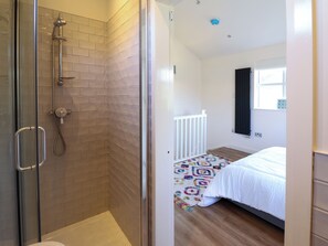 1 bedroom, individually decorated, individually furnished, free WiFi - The Stables (Mold)