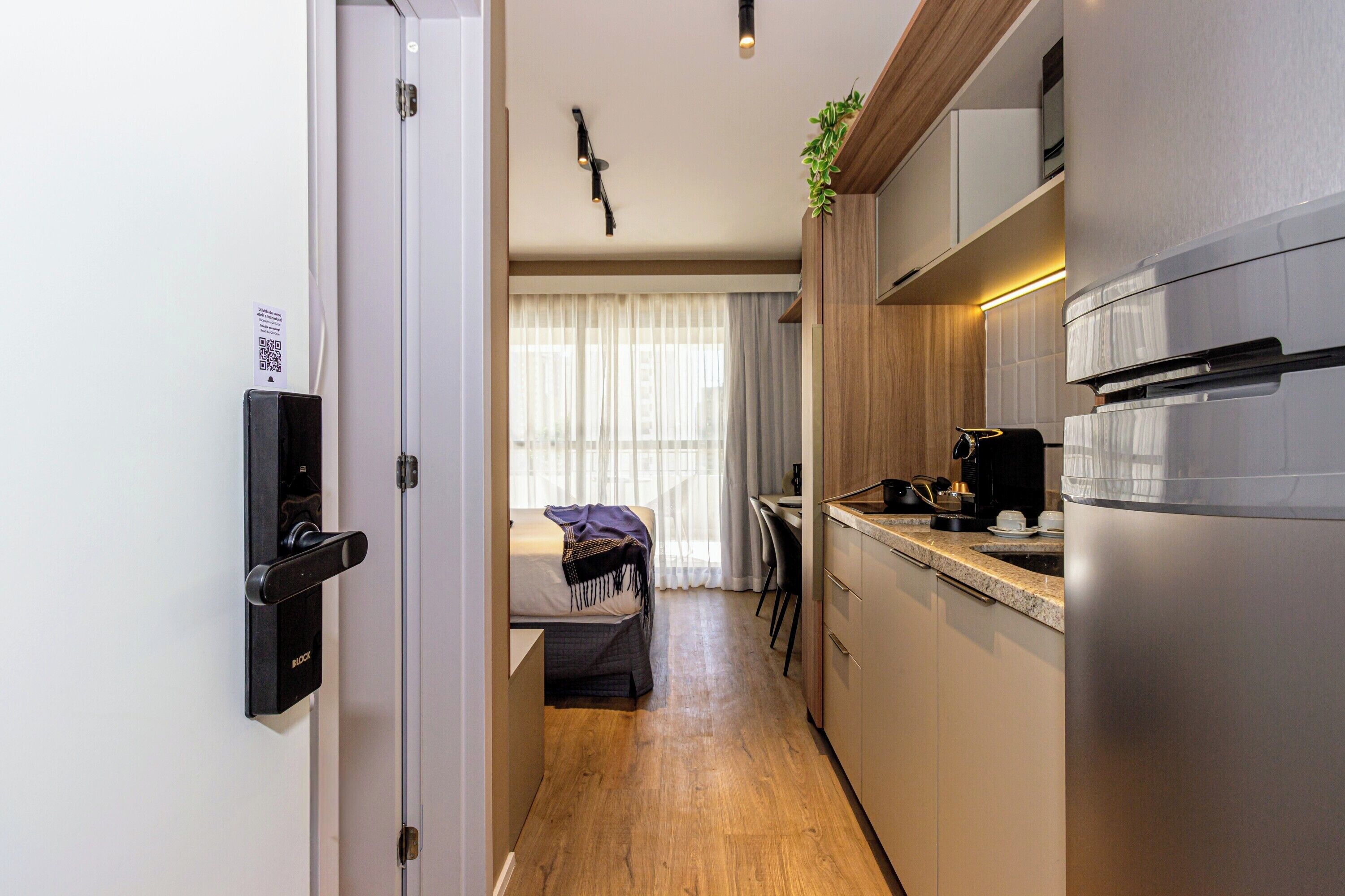 Apartamento superior | Cozinha privada | Geladeira, micro-ondas, cooktop, máquina de café expresso