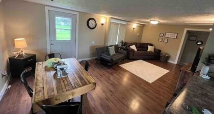 Valentine’s Tourist Tenure- Charming 2 bedroom cozy vacation home